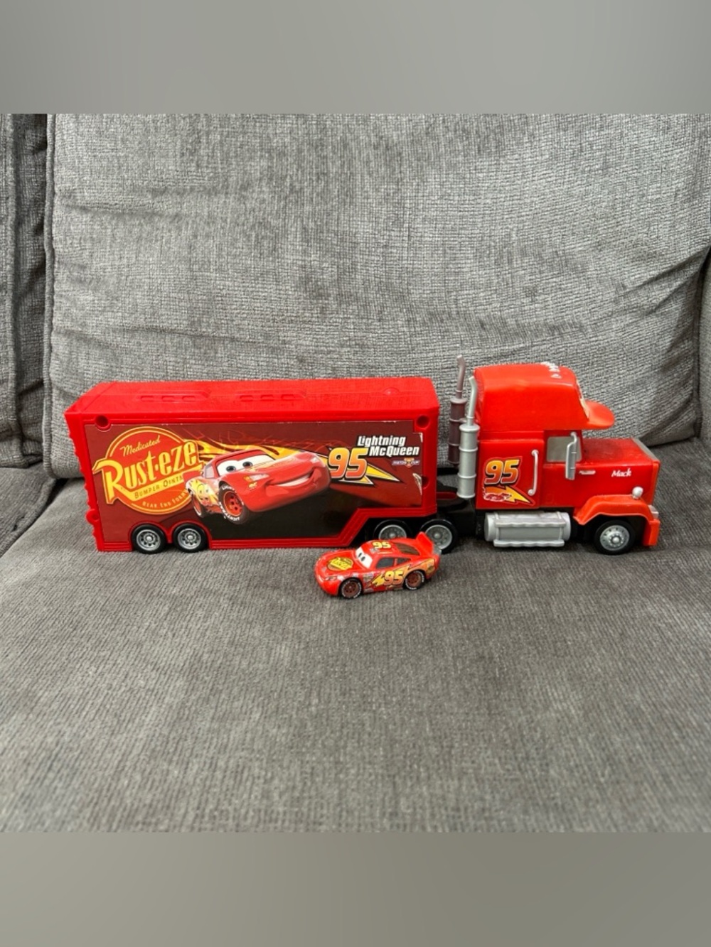 Disney Pixar #95 Lightening McQueen Mack Semi & Hauler Toy Play Truck 2016